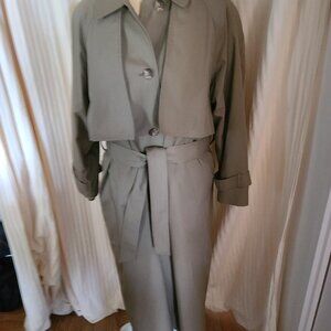 Marvelous Misty Harbor Trench coat with removable lining.  Size 14.